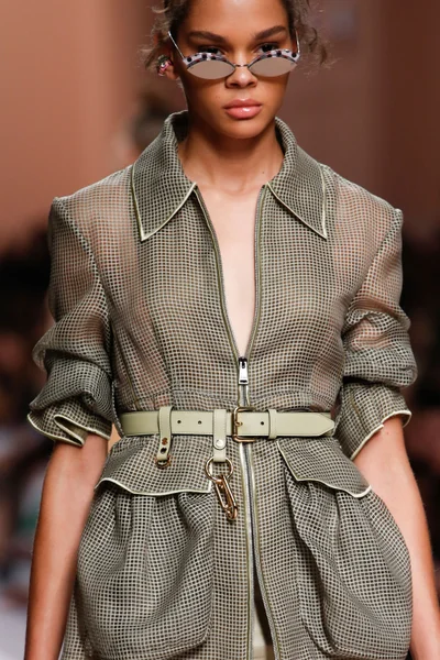 Look 97